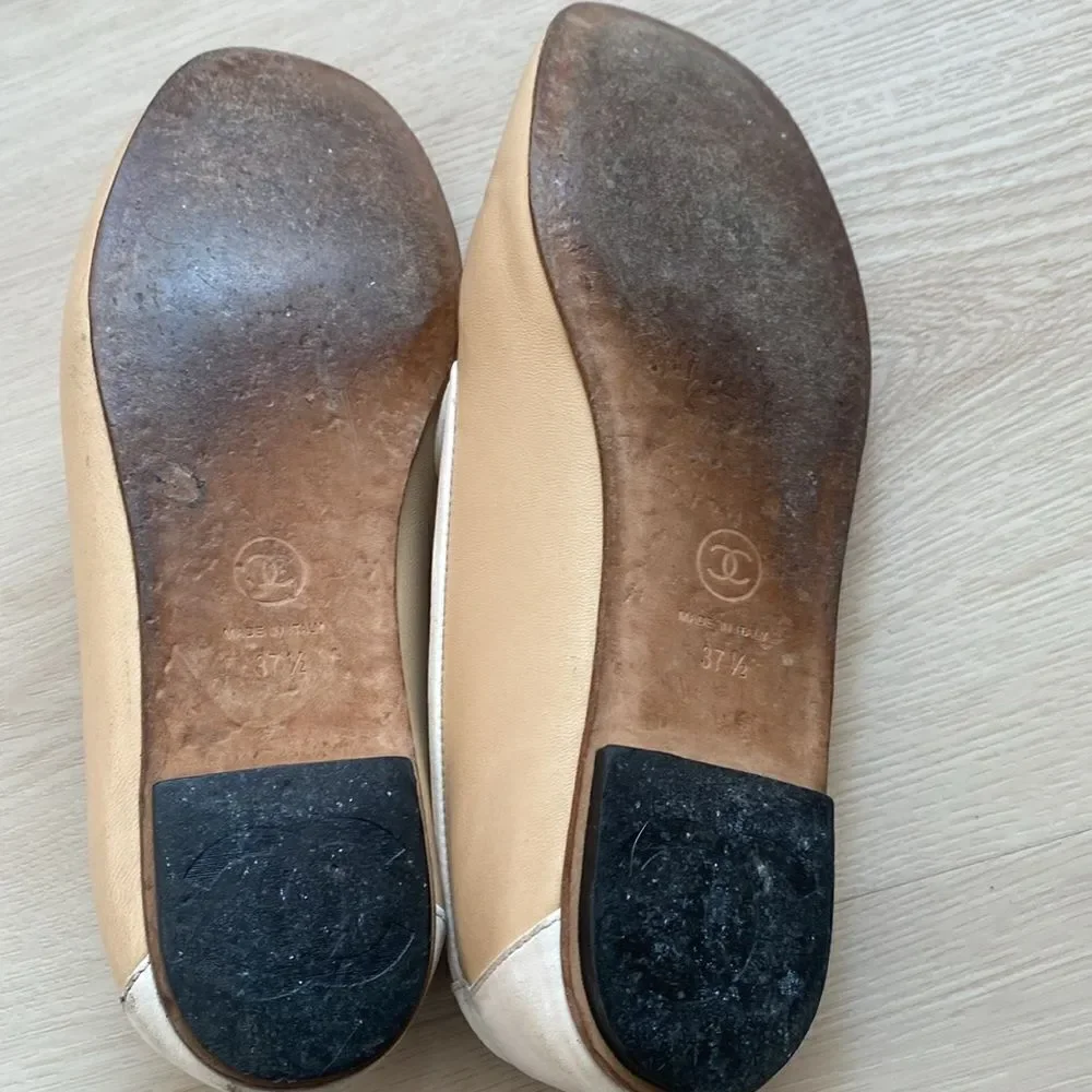Chanel 2016 Beige/White Leather CC Smoking Loafers size 37.5